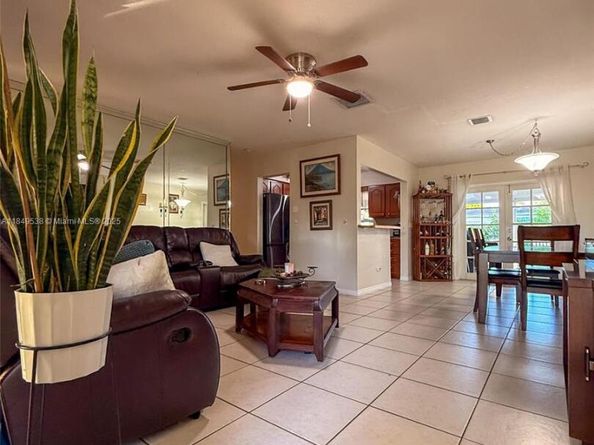 7320 NW 2nd St, Pembroke Pines FL 33024