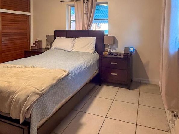 7320 NW 2nd St, Pembroke Pines FL 33024