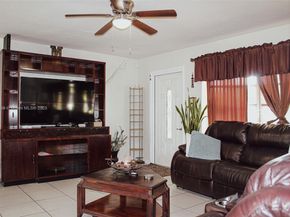 7320 NW 2nd St, Pembroke Pines FL 33024