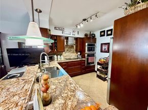 5700 Collins Ave 14M, Miami Beach FL 33140