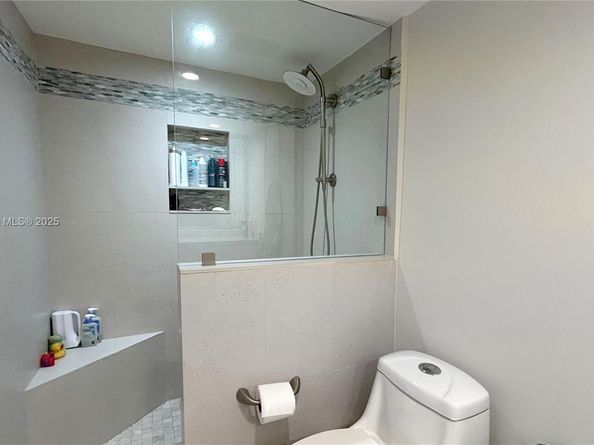 801 N Venetian Dr 201, Miami FL 33139