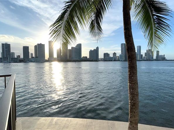 801 N Venetian Dr 201, Miami FL 33139
