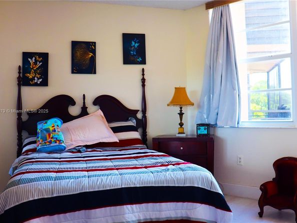 900 Saint Charles Pl 316, Pembroke Pines FL 33026