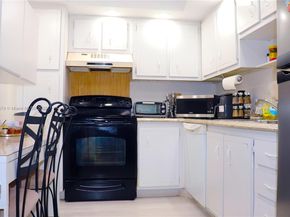 900 Saint Charles Pl 316, Pembroke Pines FL 33026