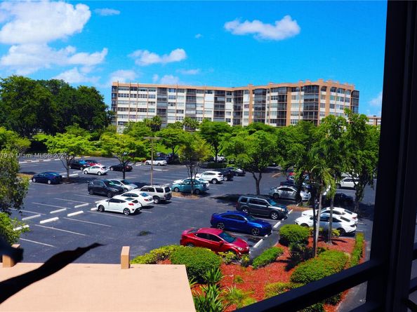 900 Saint Charles Pl 316, Pembroke Pines FL 33026