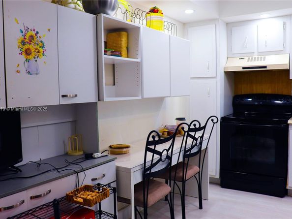 900 Saint Charles Pl 316, Pembroke Pines FL 33026