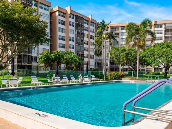 900 Saint Charles Pl 316, Pembroke Pines FL 33026