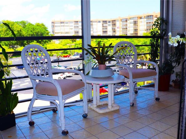 900 Saint Charles Pl 316, Pembroke Pines FL 33026