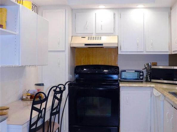 900 Saint Charles Pl 316, Pembroke Pines FL 33026