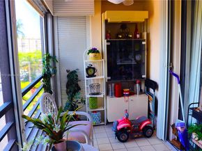 900 Saint Charles Pl 316, Pembroke Pines FL 33026