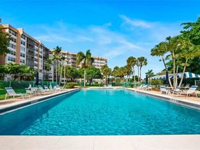 900 Saint Charles Pl 316, Pembroke Pines FL 33026