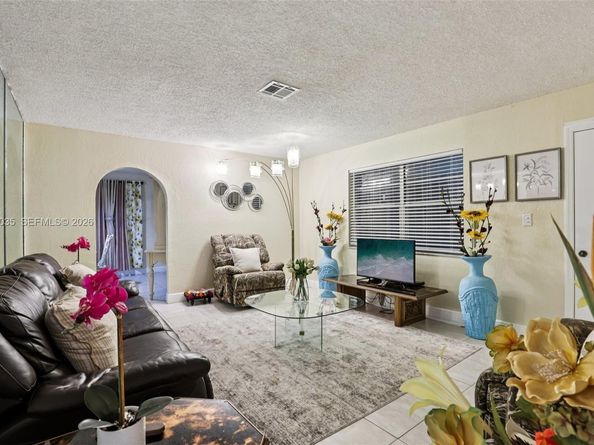 3398 NW 212th St, Miami Gardens FL 33056