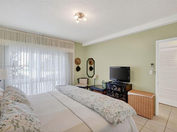 425 Bayshore Dr d3, Fort Lauderdale FL 33304