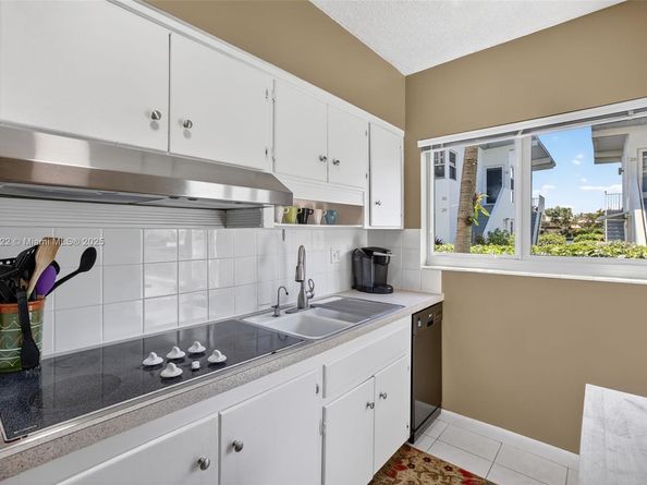 425 Bayshore Dr d3, Fort Lauderdale FL 33304