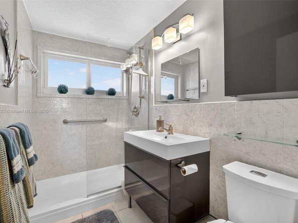 425 Bayshore Dr d3, Fort Lauderdale FL 33304
