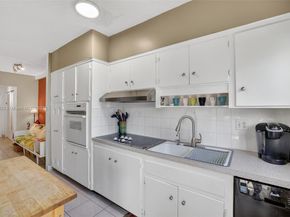 425 Bayshore Dr d3, Fort Lauderdale FL 33304