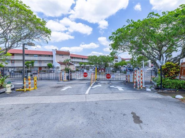 3591 Inverrary Dr 203, Lauderhill FL 33319