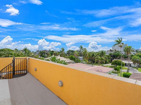 3406 Leigh Rd, Pompano Beach FL 33062