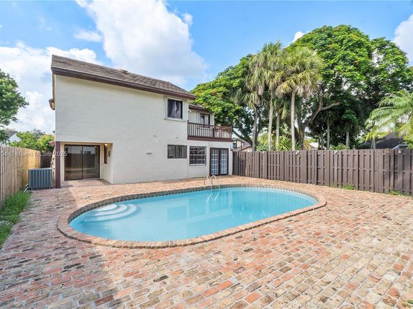 9504 SW 148th AVE Cir S, Miami FL 33196