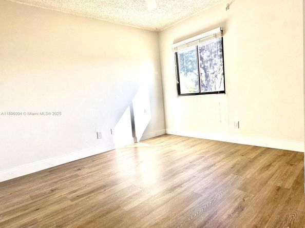 9504 SW 148th AVE Cir S, Miami FL 33196
