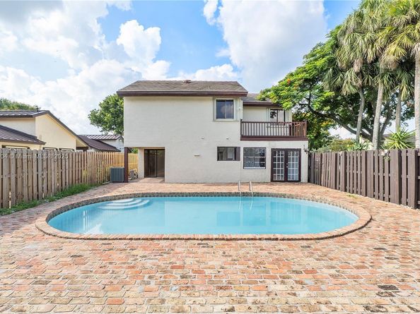 9504 SW 148th AVE Cir S, Miami FL 33196