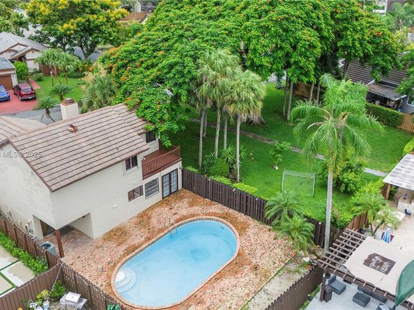 9504 SW 148th AVE Cir S, Miami FL 33196