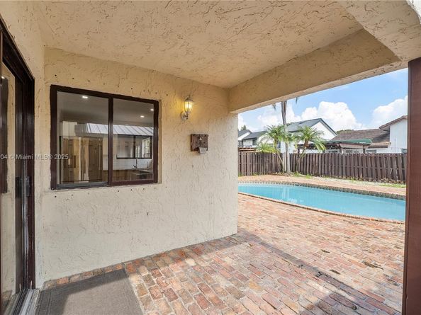 9504 SW 148th AVE Cir S, Miami FL 33196