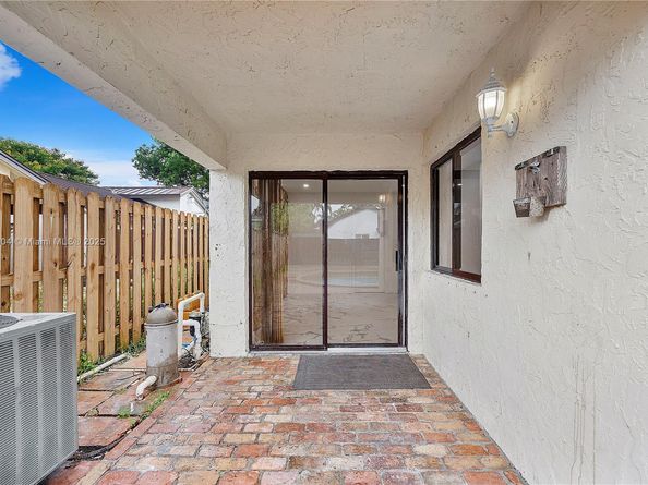 9504 SW 148th AVE Cir S, Miami FL 33196
