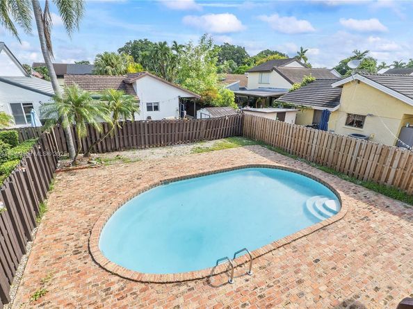 9504 SW 148th AVE Cir S, Miami FL 33196