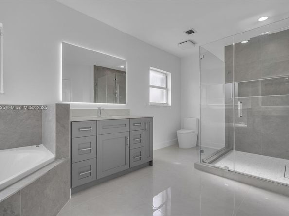 11244 NW 58th Ter, Doral FL 33178