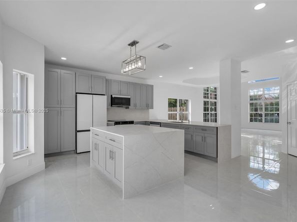 11244 NW 58th Ter, Doral FL 33178