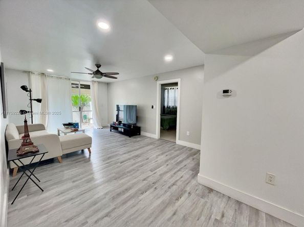 7100 NW 17th St 111, Plantation FL 33313