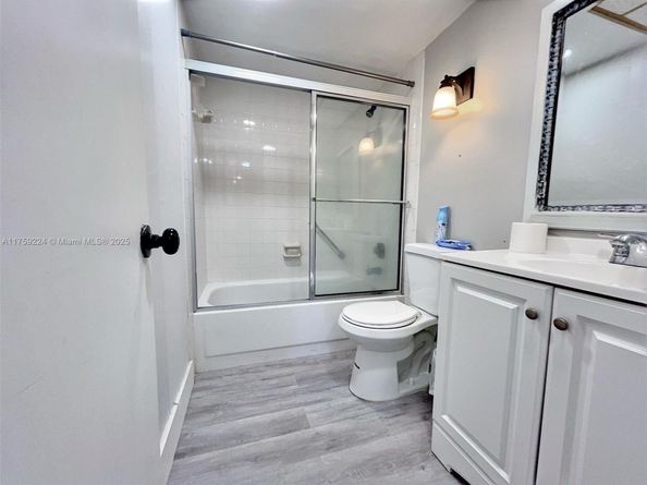 7100 NW 17th St 111, Plantation FL 33313
