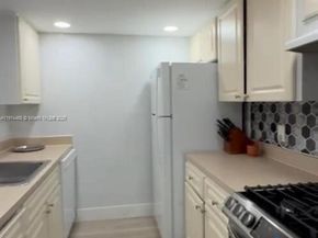 17901 NW 68 Ave T205, Hialeah FL 33015