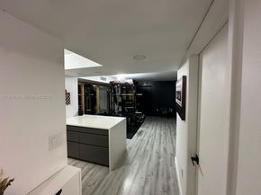 931 NE 199th St 10222, Miami FL 33179