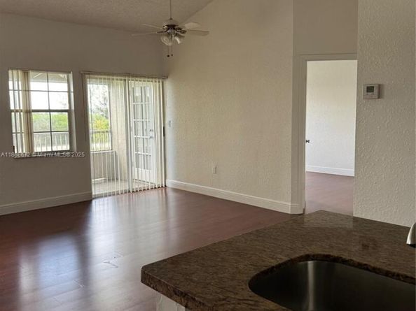 2881 N Oakland Forest Dr 310, Oakland Park FL 33309