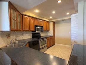 2425 Presidential Way 203, West Palm Beach FL 33401