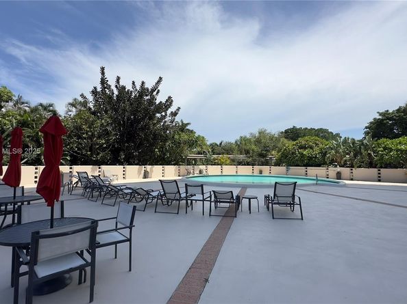2425 Presidential Way 203, West Palm Beach FL 33401