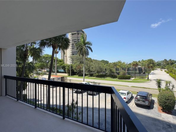 2425 Presidential Way 203, West Palm Beach FL 33401