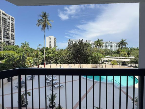 2425 Presidential Way 203, West Palm Beach FL 33401
