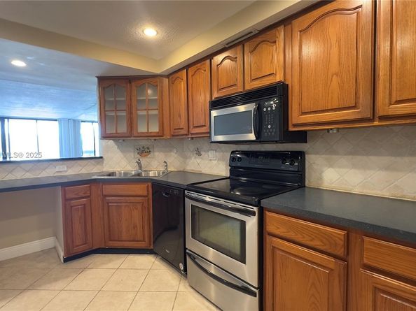 2425 Presidential Way 203, West Palm Beach FL 33401