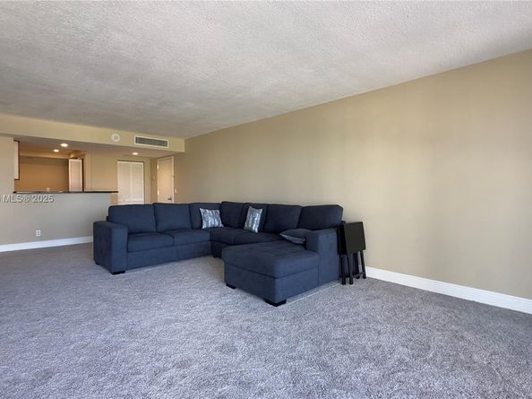 2425 Presidential Way 203, West Palm Beach FL 33401