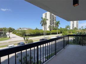 2425 Presidential Way 203, West Palm Beach FL 33401