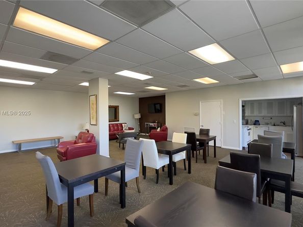 2425 Presidential Way 203, West Palm Beach FL 33401