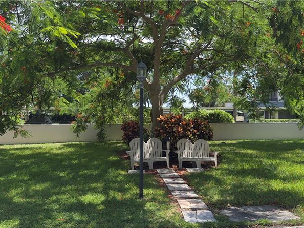 2425 Presidential Way 203, West Palm Beach FL 33401