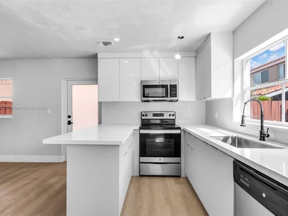 191 NW 85th Pl, Miami FL 33126