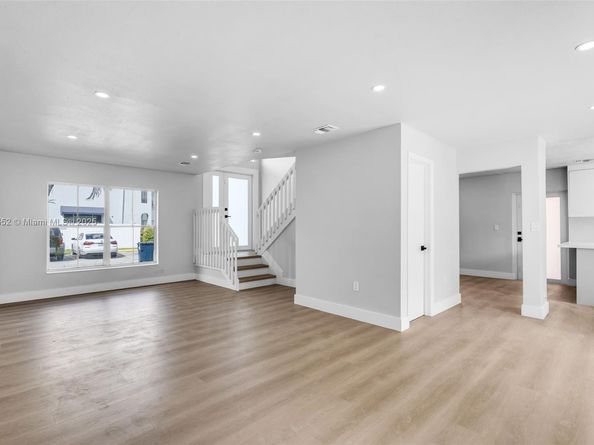 191 NW 85th Pl, Miami FL 33126