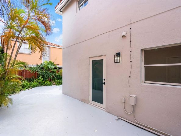 191 NW 85th Pl, Miami FL 33126