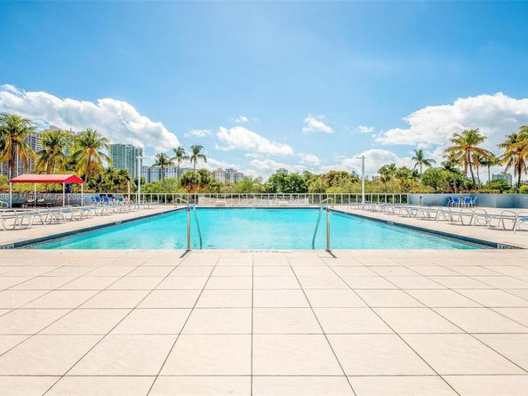 3625 N Country Club Dr 2009, Aventura FL 33180