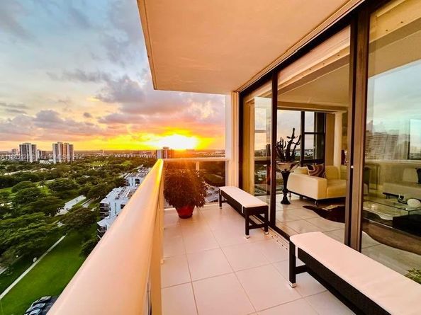 3625 N Country Club Dr 2009, Aventura FL 33180